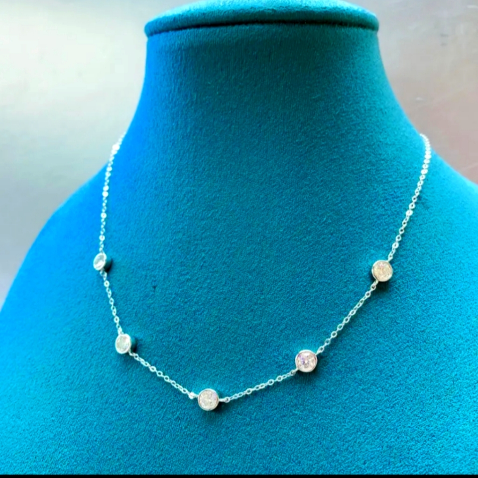 2.5 Ct Diamond Round Shape Necklace.